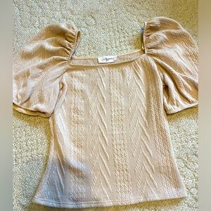 Carly Jean Los Angeles light pink ruched shoulder knit top. Size small